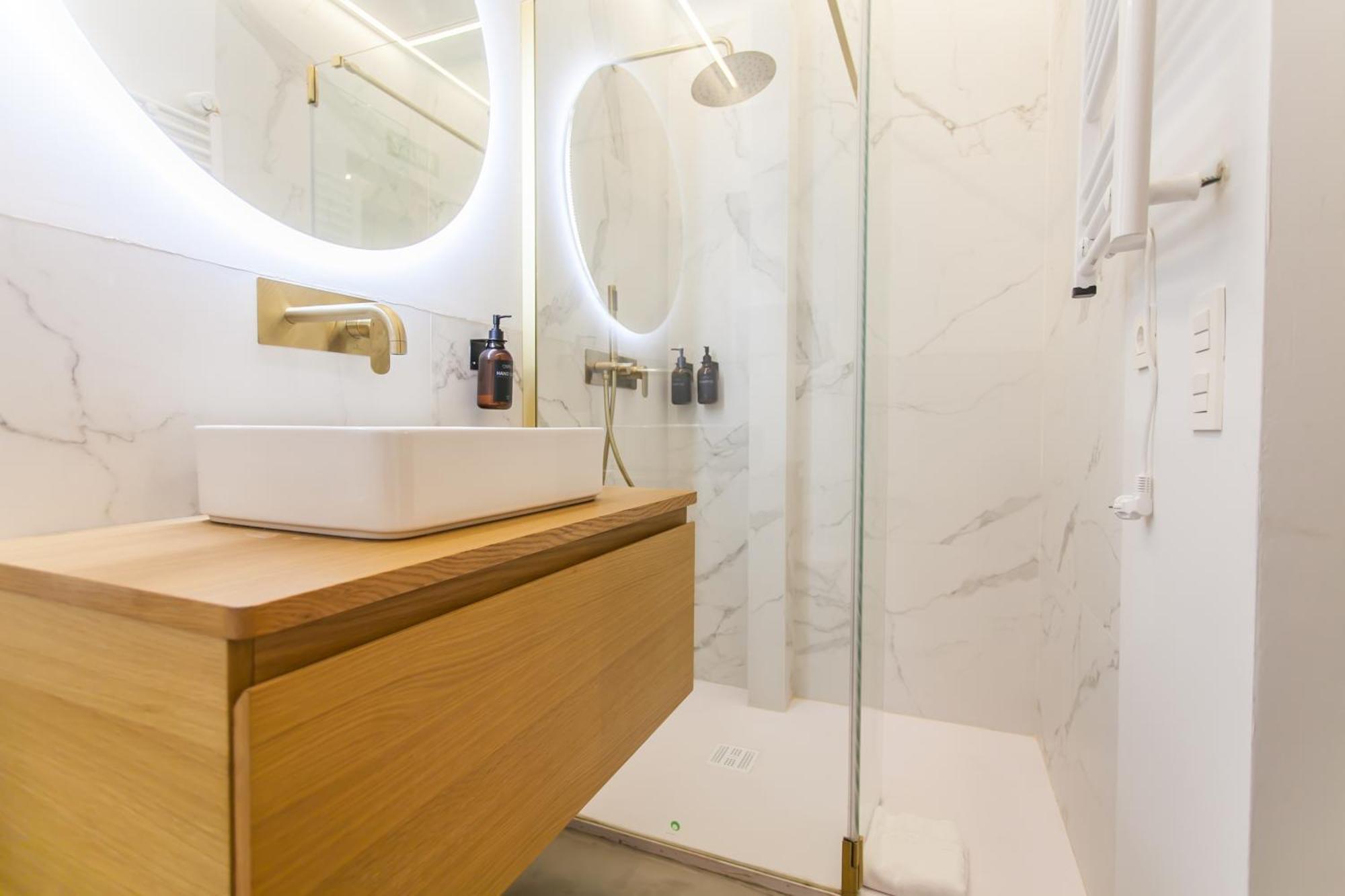 Appartamento Guernica Luxury Duplex - Location, Light, And Art Madrid Esterno foto