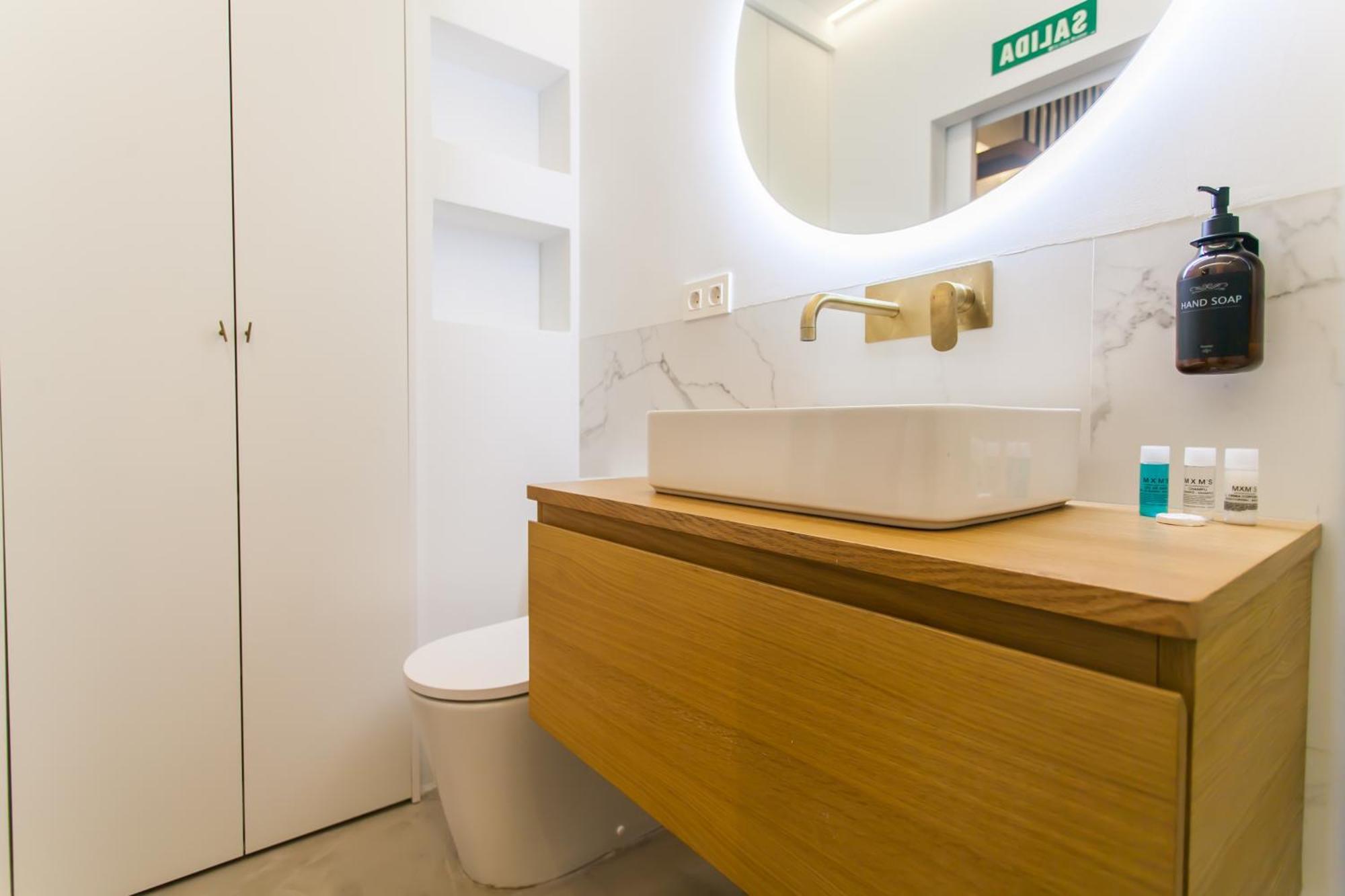 Appartamento Guernica Luxury Duplex - Location, Light, And Art Madrid Esterno foto